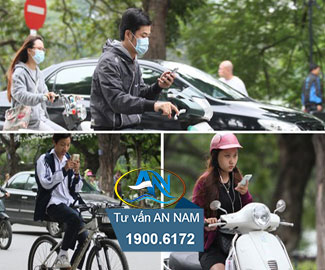 đeo tai nghe khi đang tham gia giao thông