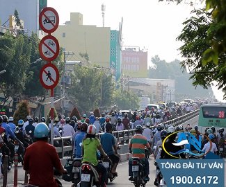 mở cửa xe ô tô gây ra tai nạn