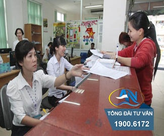 Đang hưởng BHTN mà có việc làm